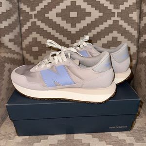 New Balance Women's 237 V1 Classic Sneaker